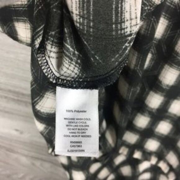 Sejour Peplum Crepe Top (Plus Size) 3X - Picture 6 of 6